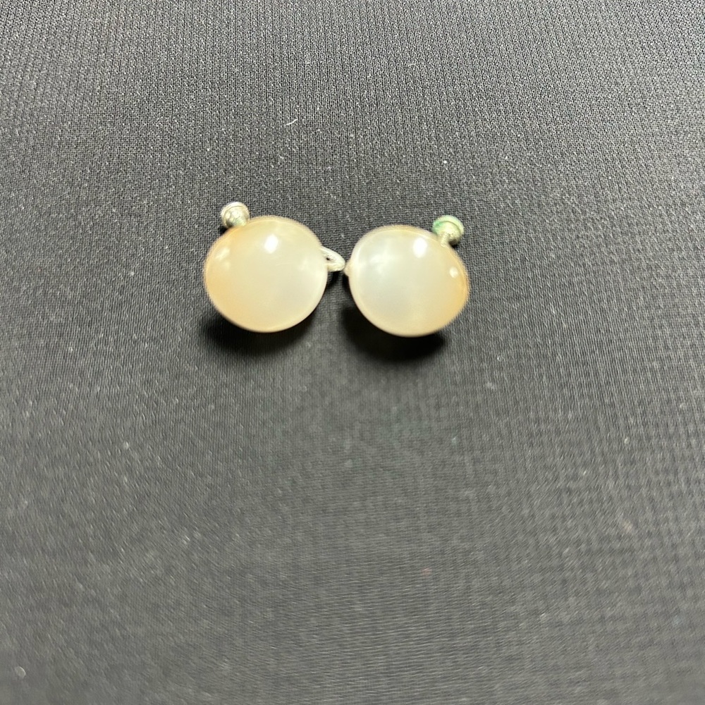 VTG Moon glow Lucite Screw back earrings. Very pretty!! - Picture 2 of 8